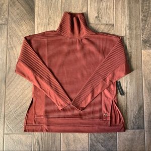 Tahari Sport | Quilted Turtleneck burgundy Pullover Side Slit Medium M